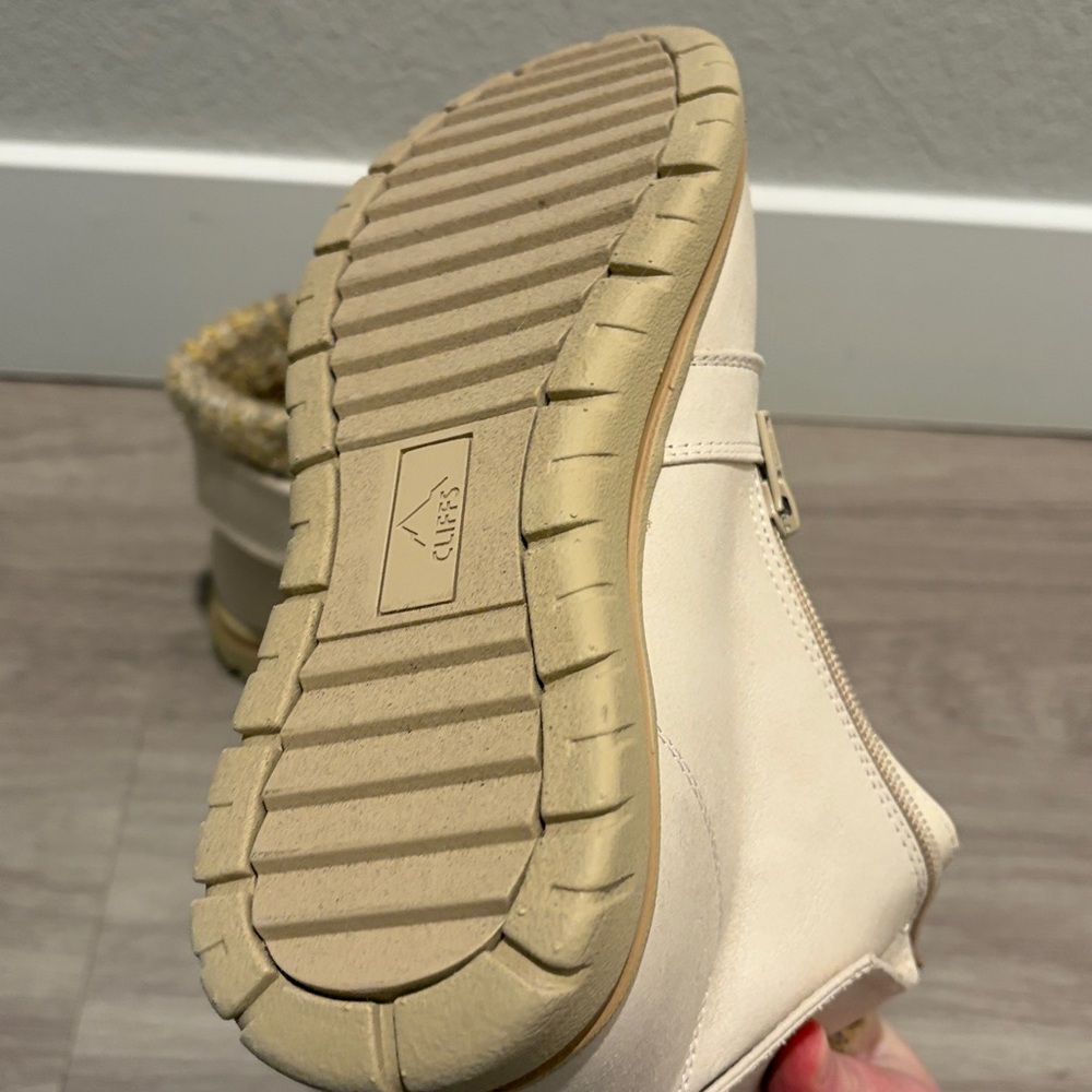 Cliffs By White Mountain NWT Cream Lace Up Boots - Picture 5 of 7